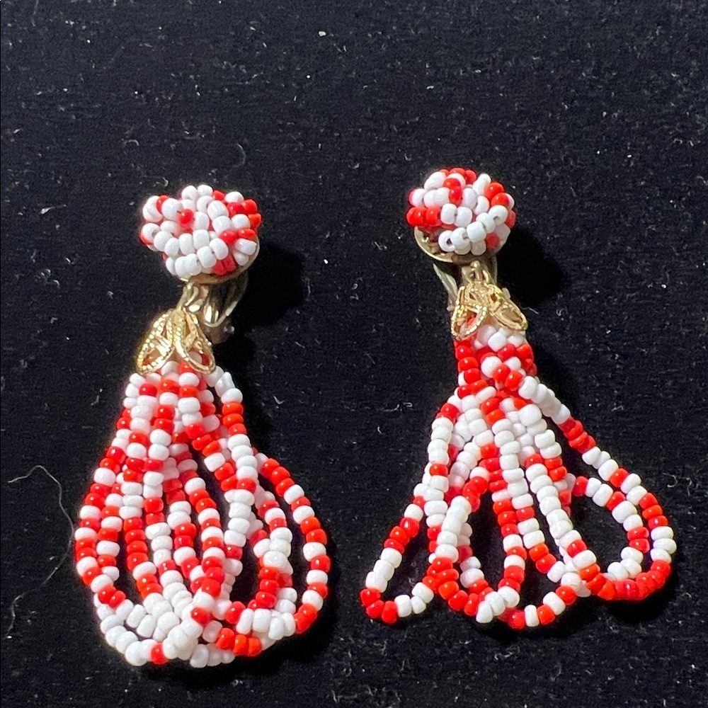 Red and White Vintage Seed Bead Tassel Earrings. WA477 - Picture 1 of 1